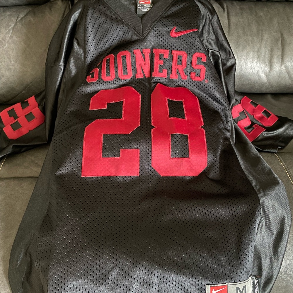 OU Sooners jersey 2006-2008 Adrain Petersons number. Medium vary nice condition.